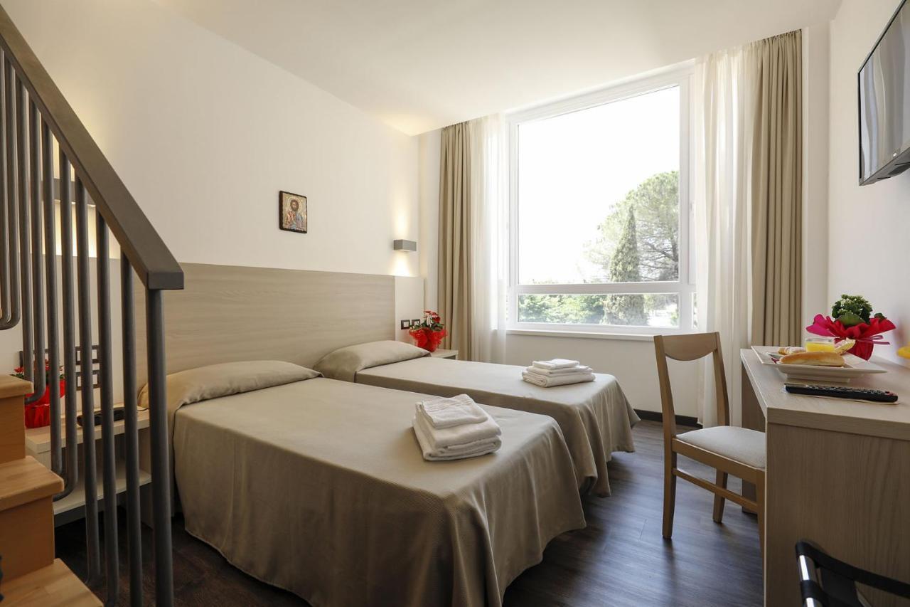 Casa Per Ferie San Juan De Avila Rome Exterior photo